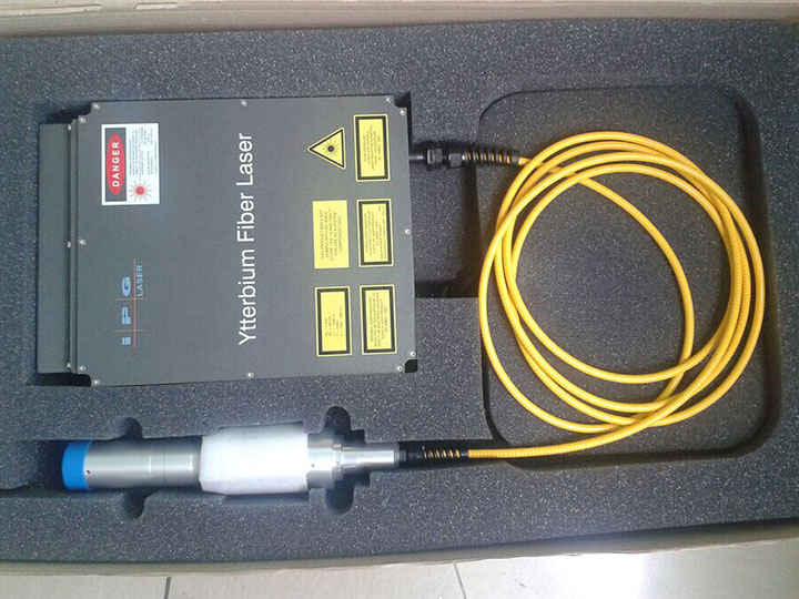 3D 出售帶旋轉(zhuǎn)附件的光纖激光雕刻機(jī)