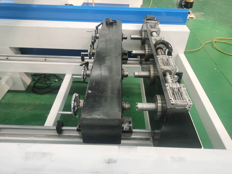 多頭四軸旋轉3D數(shù)控木雕機