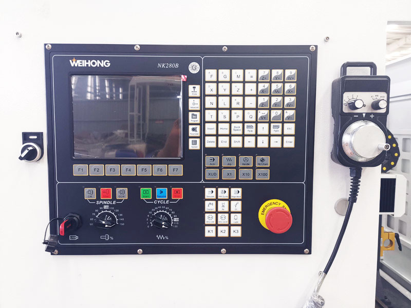 帶自動換刀裝置的數(shù)控成型機