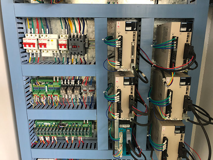 用于家具制造的專業(yè)數(shù)控木雕機