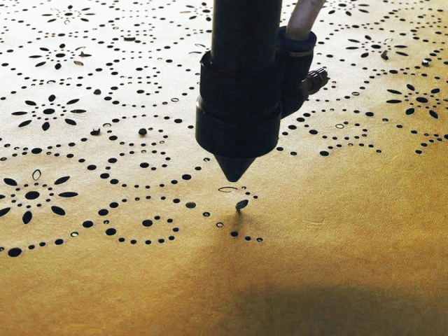 自動送料布料皮革激光切割機(jī) 自動送料布料皮革激光切割機(jī)