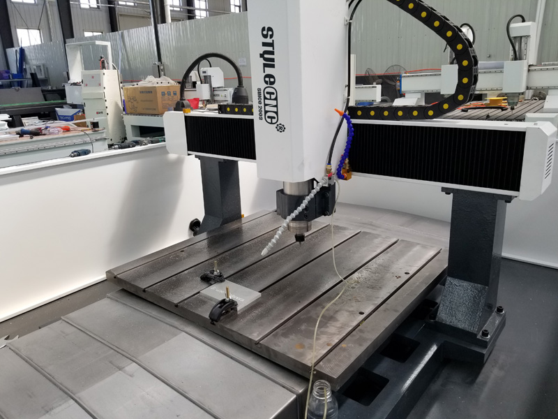 用于金屬銑削、雕刻和鉆孔的數(shù)控銑床