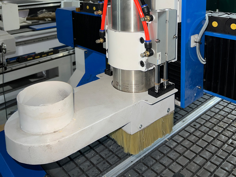 適合初學(xué)者的帶換刀裝置的4x4數(shù)控雕刻機(jī)工作臺套件