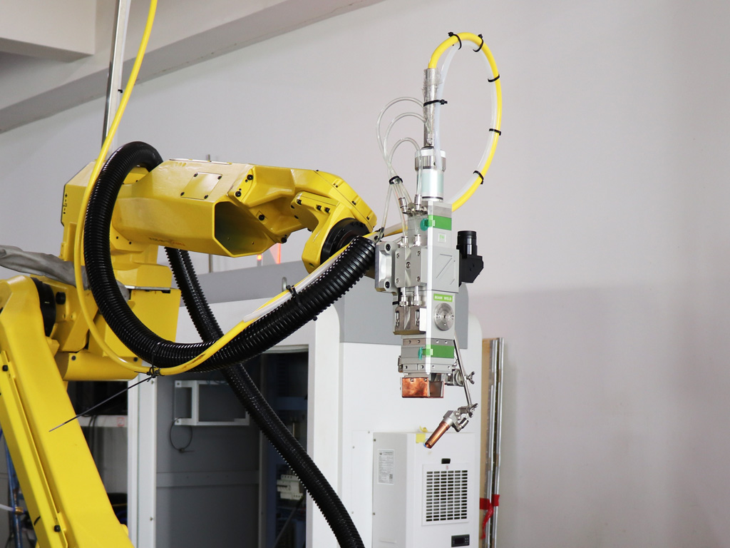 全自動智能 3D 工業(yè)激光焊接機器人出售