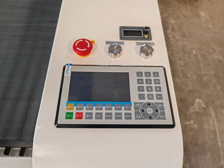 入門(mén)級(jí) CO2 業(yè)余愛(ài)好 適合初學(xué)者的激光切割機(jī)