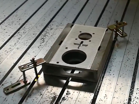 用于定制鋁加工部件的數(shù)控雕刻機(jī) 用于定制鋁加工部件的數(shù)控雕刻機(jī)