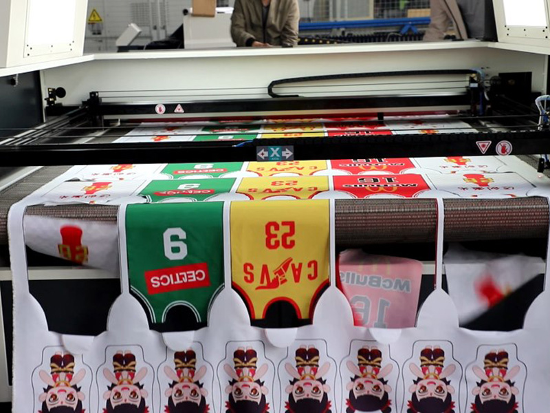 用于汽車內(nèi)飾項目的激光織物切割機