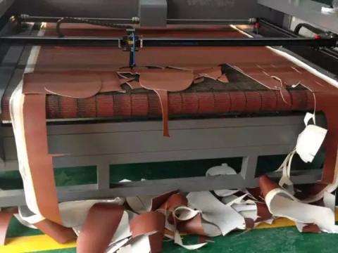 激光皮革切割機帶自動送料系統(tǒng)