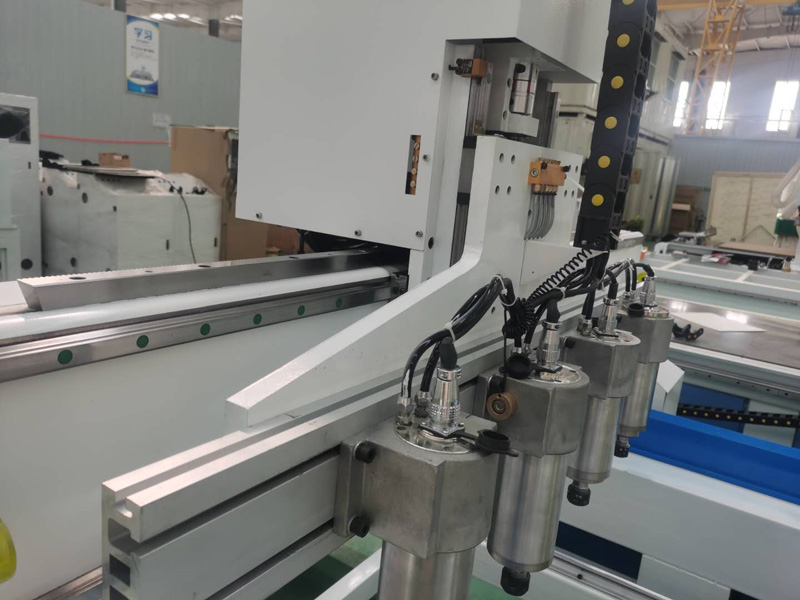 4 個主軸 STM1325-4R