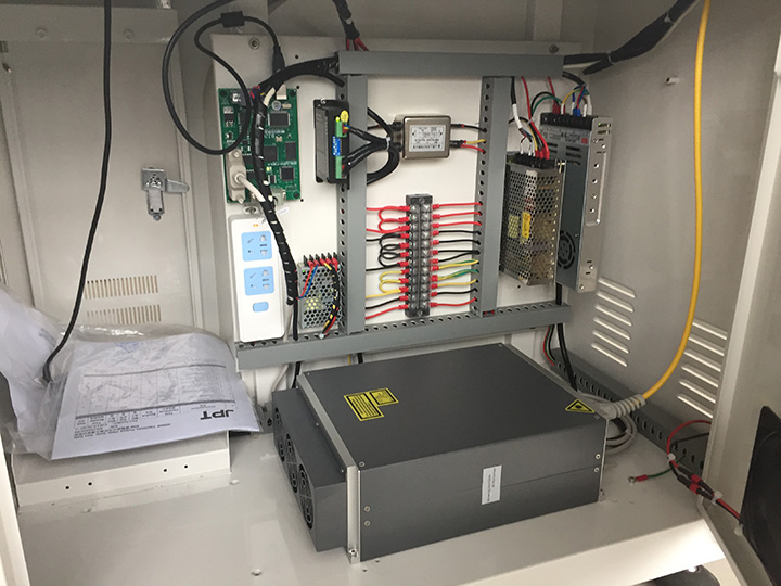 特價(jià)出售用于杯子和玻璃杯的旋轉(zhuǎn)光纖激光雕刻機(jī)