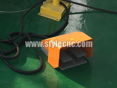 定制家具數(shù)控雕刻機(jī)的踏板控制
