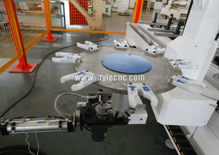 迷你五軸數(shù)控銑床用于 3D 造型與切割