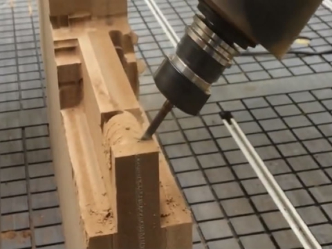 帶換刀裝置的四軸木工數(shù)控雕刻機(jī) 帶換刀裝置的四軸木工數(shù)控雕刻機(jī)