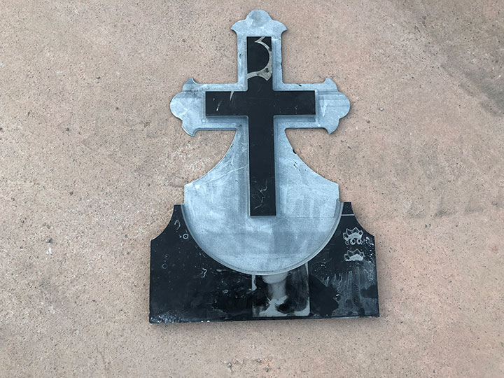 直排式自動(dòng)換刀石材數(shù)控雕刻機(jī)出售