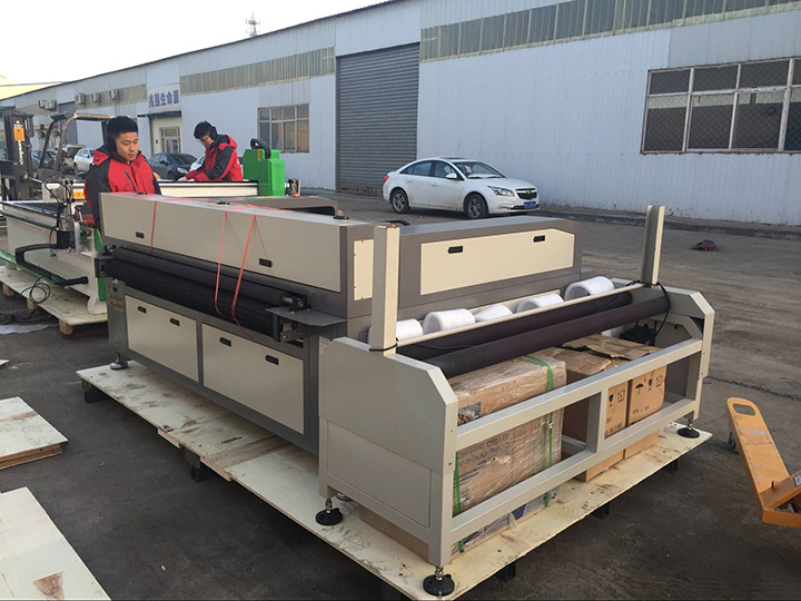 自動(dòng)送料布料激光切割機(jī) 自動(dòng)送料布料激光切割機(jī)