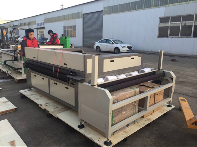 自動送料布料激光切割機 STJ1610厄瓜多爾 -2A
