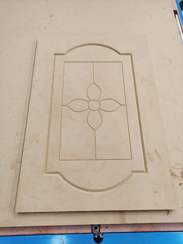 適用于木門(mén)項(xiàng)目的自動(dòng)換刀數(shù)控雕刻機(jī)