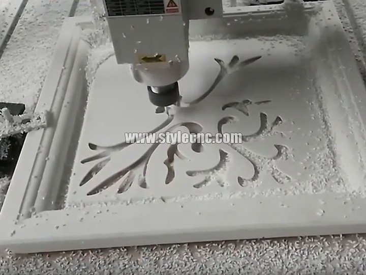 用于裝飾燈箱切割的數(shù)控雕刻機 用于裝飾燈箱切割的數(shù)控雕刻機