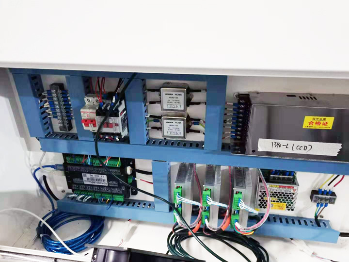 WIFI接收器 CCD 激光橡膠密封件切割機(jī)