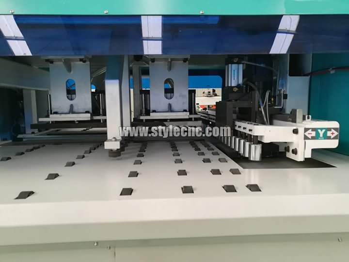 全自動(dòng)數(shù)控鉆孔機(jī) 全自動(dòng)數(shù)控鉆孔機(jī)