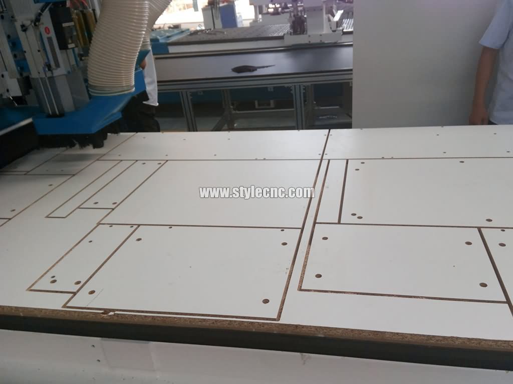 全智能數(shù)控雕刻機(jī)的自動套料、開槽、切割、鉆孔和開槽