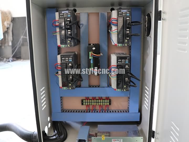 四軸數(shù)控雕刻機(jī)的 Delta 伺服電機(jī)