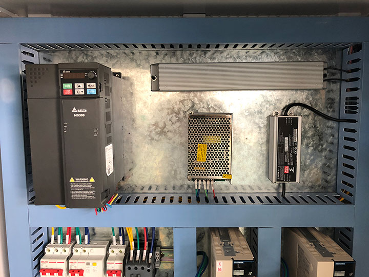 CNC木工加工中心臺(tái)達(dá)變頻器