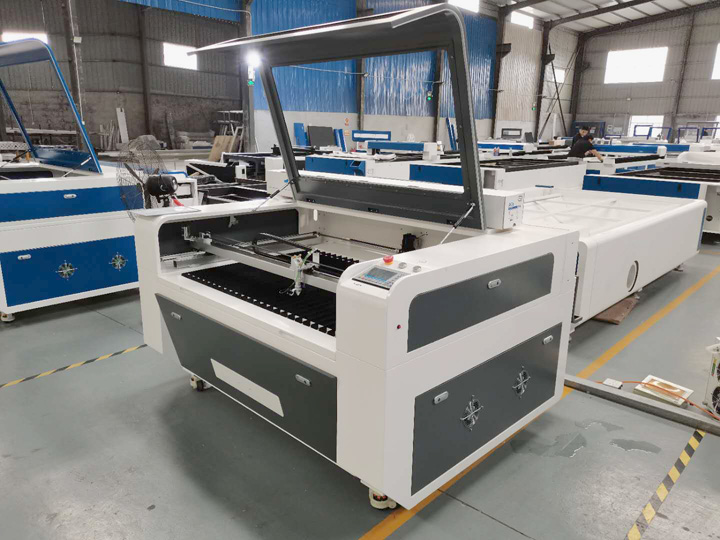 CO2 用于標(biāo)牌制作的激光雕刻機(jī)和激光切割機(jī)