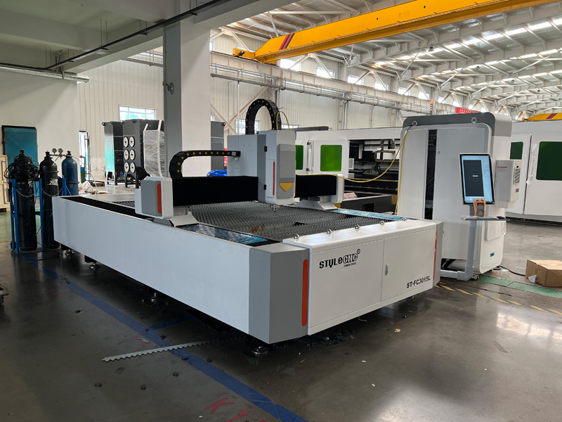 經(jīng)濟款全尺寸光纖激光切板機低價出售