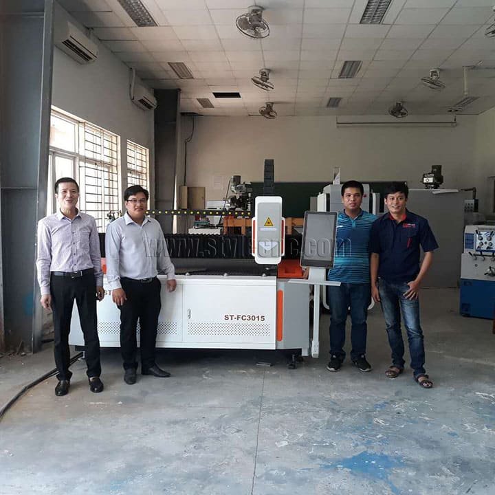 光纖激光金屬切割機(jī)用于越南學(xué)校教育