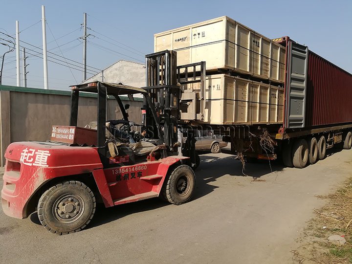 4 臺(tái)配備 3 個(gè)主軸的多任務(wù)數(shù)控雕刻機(jī)已準(zhǔn)備好運(yùn)往英國(guó)