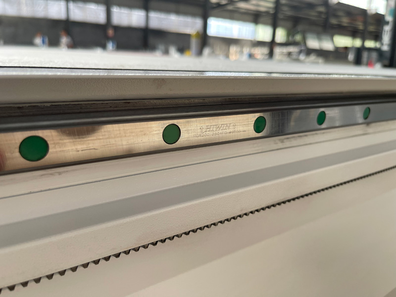 Hiwin 數(shù)字布料裁剪臺方形導(dǎo)軌