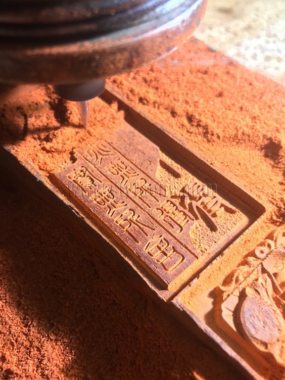 小型數(shù)控雕刻機(jī)的木標(biāo)牌雕刻項(xiàng)目