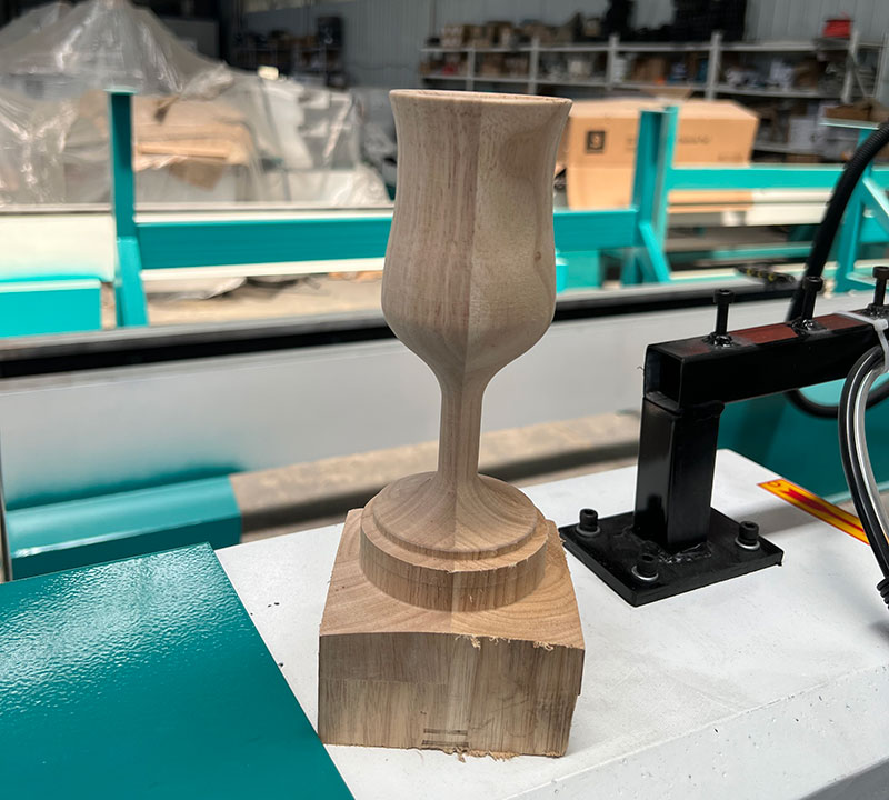 用于木杯的自動(dòng)換刀數(shù)控木工車床