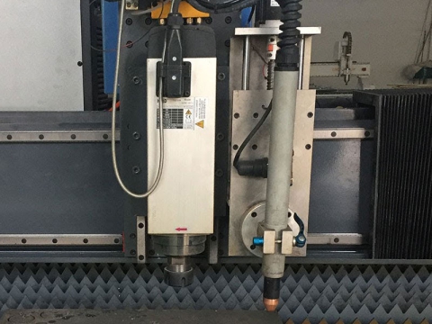 數(shù)控等離子切割工作臺與數(shù)控雕刻機(jī)主軸相結(jié)合 數(shù)控等離子切割工作臺與數(shù)控雕刻機(jī)主軸相結(jié)合