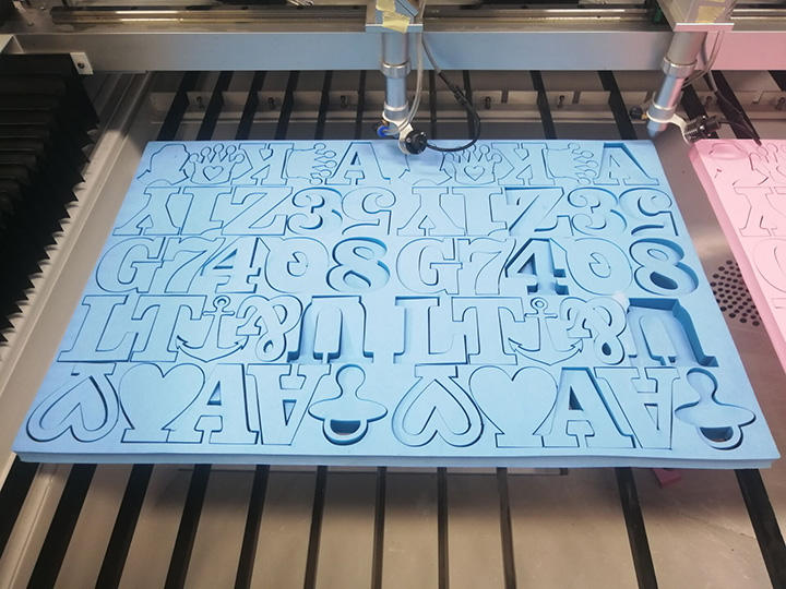 用于 EVA 泡沫托盤項目的振動刀切割機