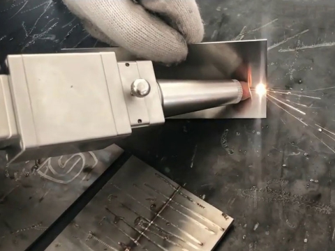 如何使用手持式激光焊接機(jī)？