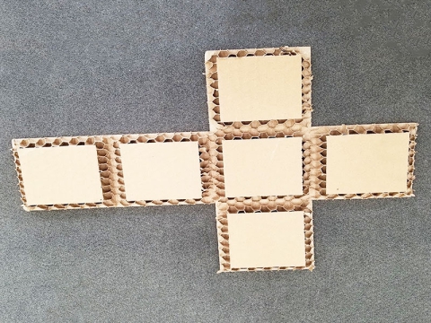 用于紙板箱制造的工業(yè)振動(dòng)刀切割機(jī)