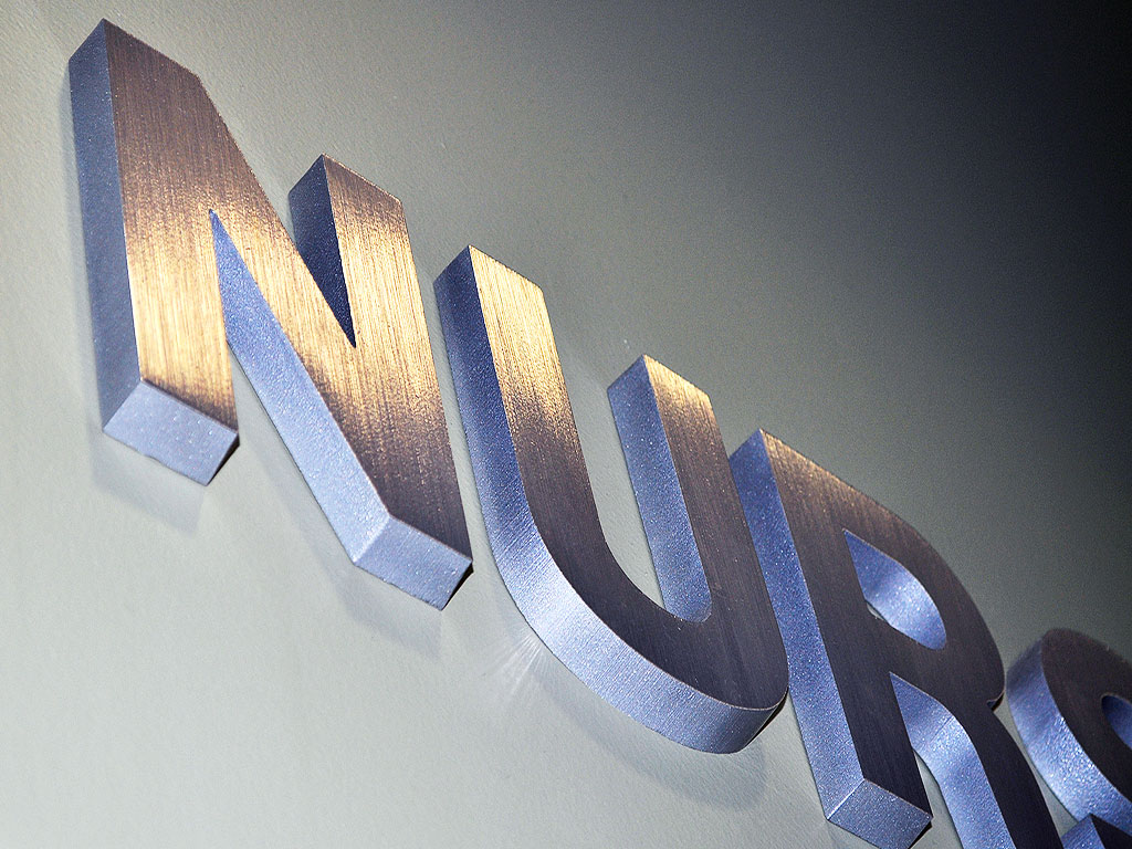 用于鋁標(biāo)牌切割的數(shù)控雕刻機(jī)