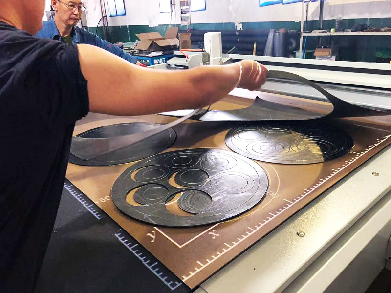 平板數(shù)字石墨片切割機(jī)