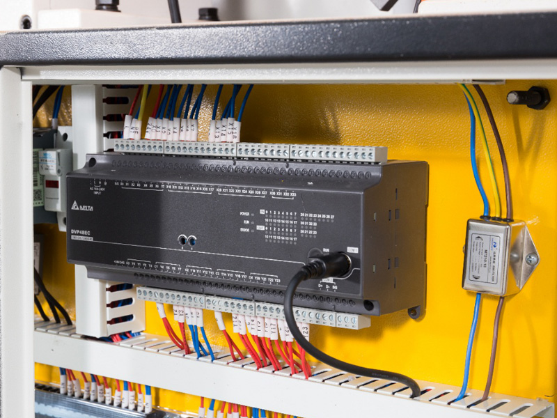 封邊機用臺灣臺達PLC