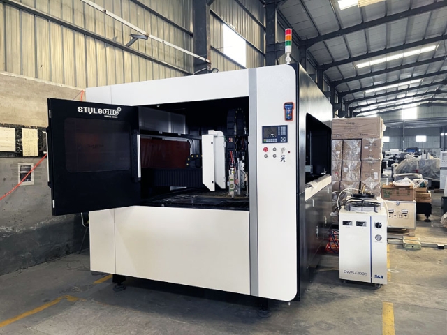 4x4 混合纖維和 CO2 金屬和木材激光切割工作臺(tái)