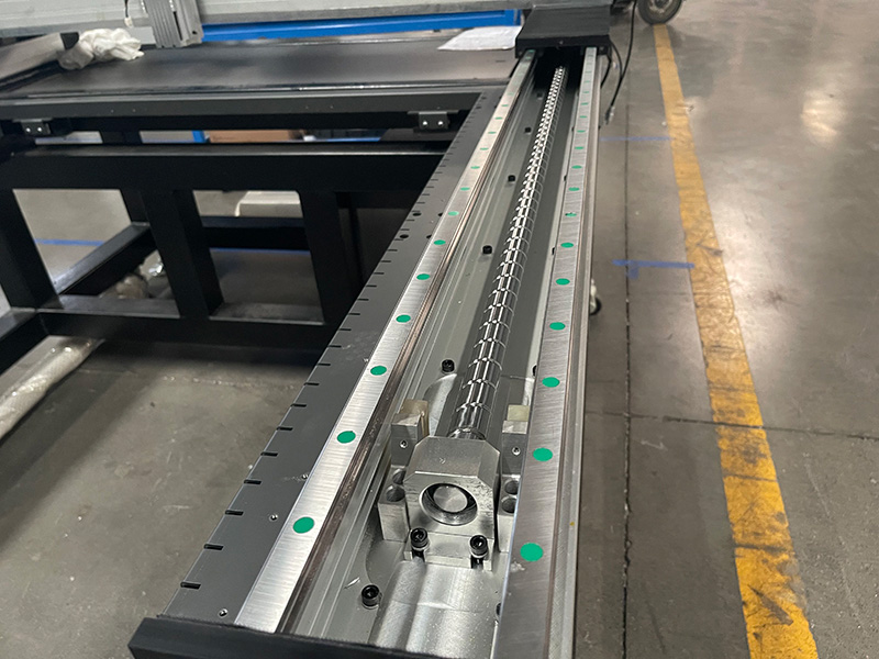 雙導(dǎo)軌、研磨滾珠絲杠傳動