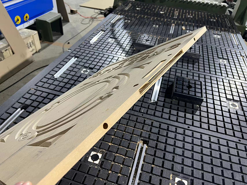 鉸鏈數(shù)控雕刻機