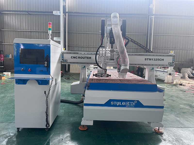 4x8 木工數(shù)控雕刻機工作臺 1325 帶線性自動換刀裝置