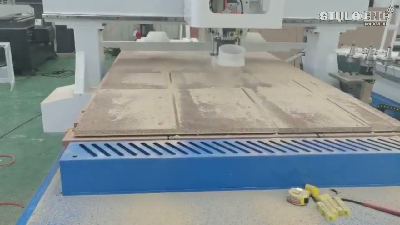 自動旋轉(zhuǎn)式刀具更換器數(shù)控雕刻機(jī)加工中心