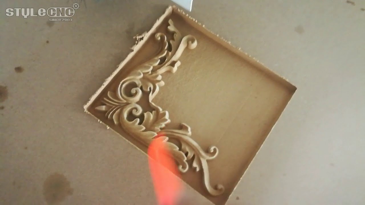 4x8 CNC木工雕刻機(jī) 3D 使用真空吸盤進(jìn)行浮雕