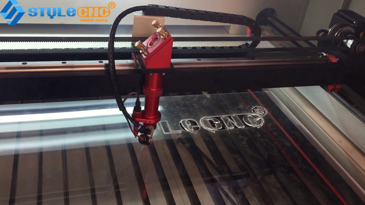 STJ1390-2 雙頭激光機(jī)切割亞克力標(biāo)牌 STJ1390-2 雙頭激光機(jī)切割亞克力標(biāo)牌