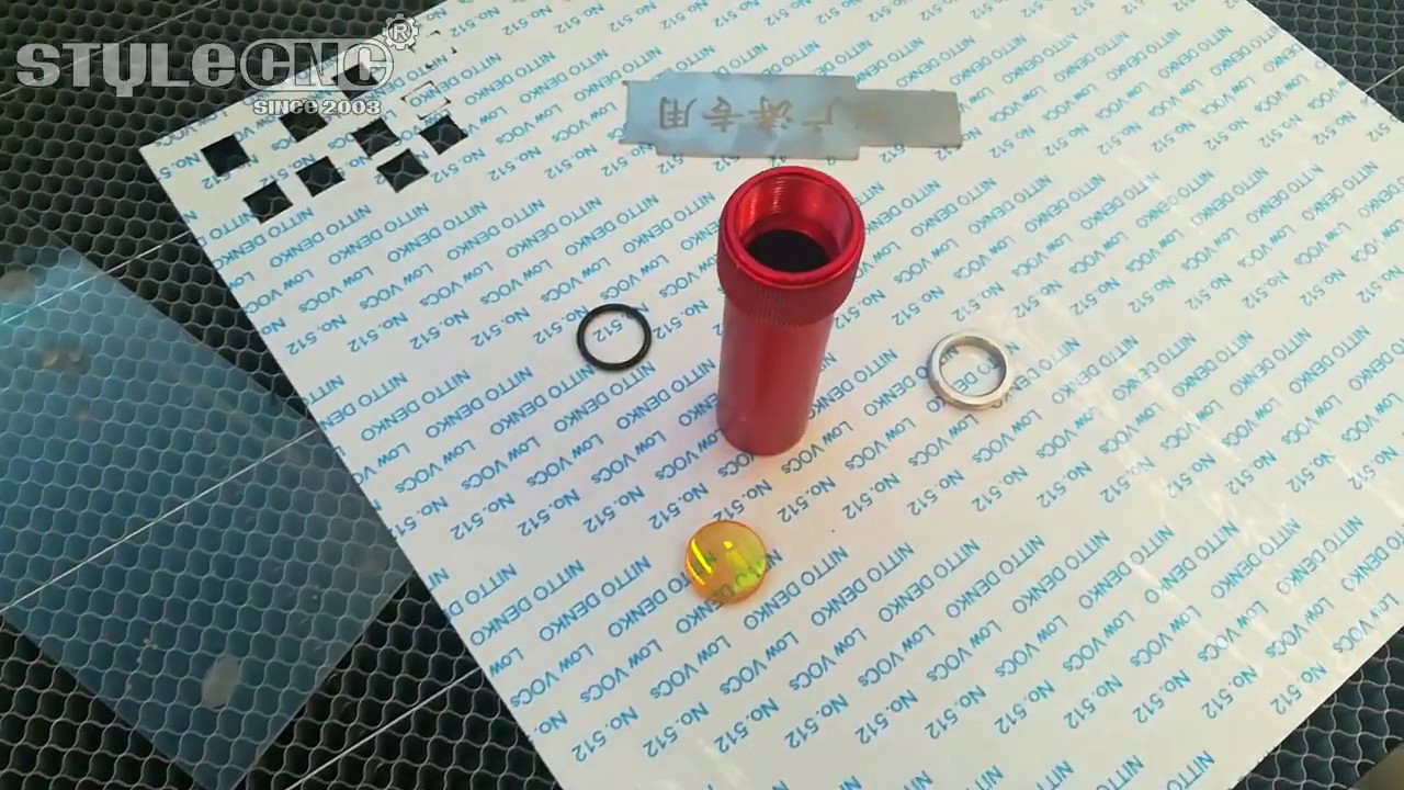 如何清潔鏡子和鏡頭 CO2 激光切割機(jī)？