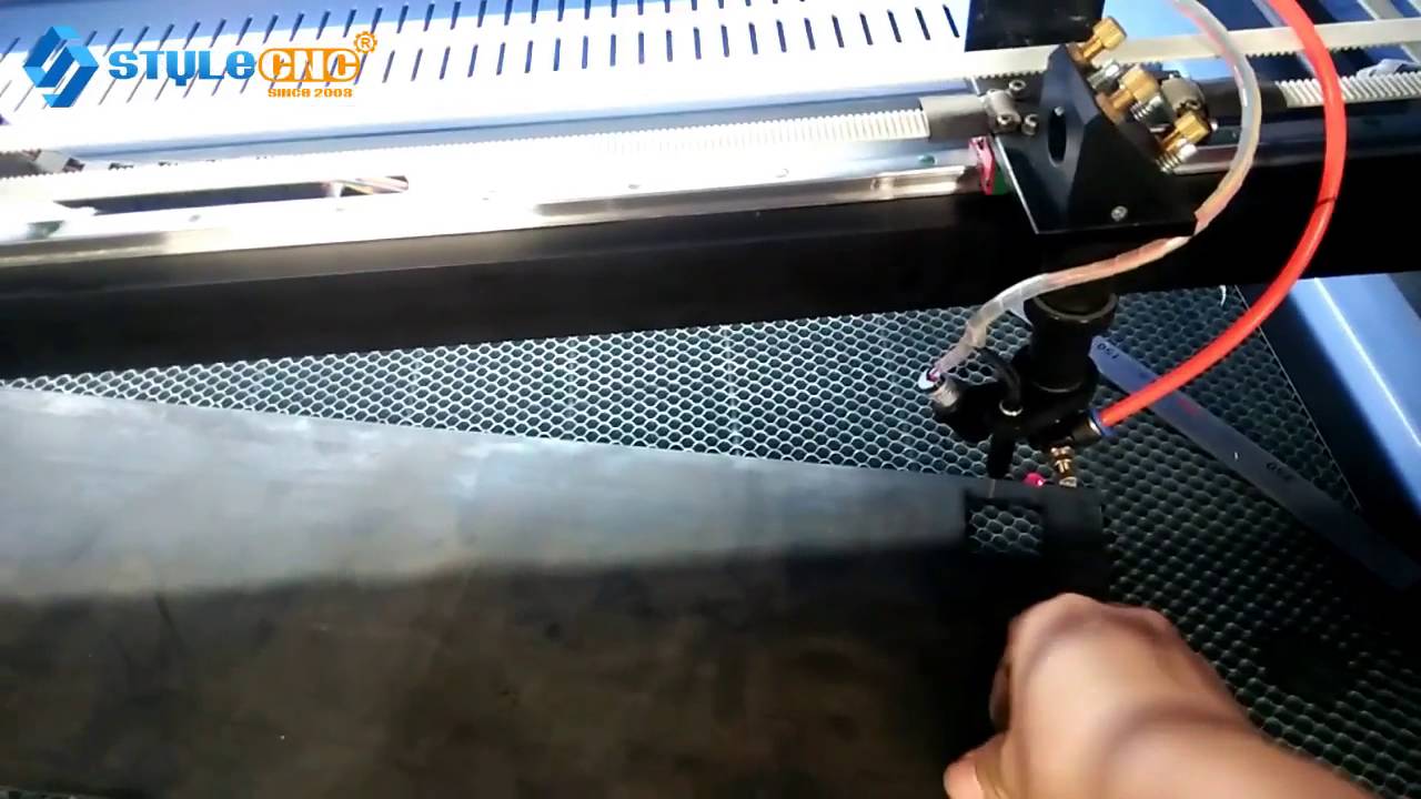 STJ9060 適合小型企業(yè)的激光墊片切割機(jī)